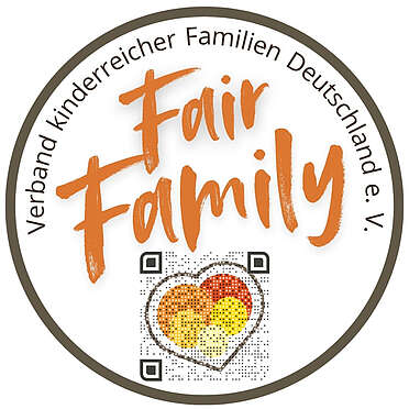 Ein Sticker, auf dem "Fair Family" steht